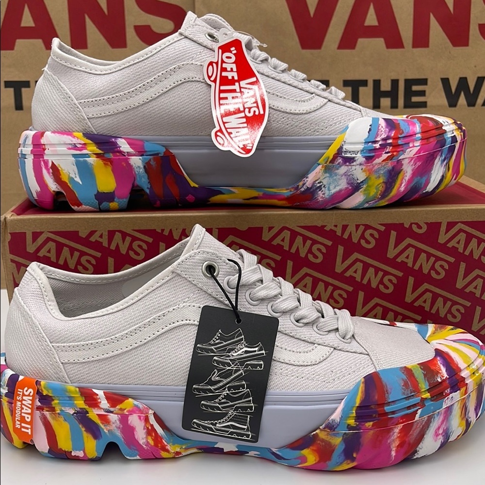 Vans WMNS White Sneakers Colorful Sole Old Skool Tape
Rainbow Swirl Nimbus Cloud
